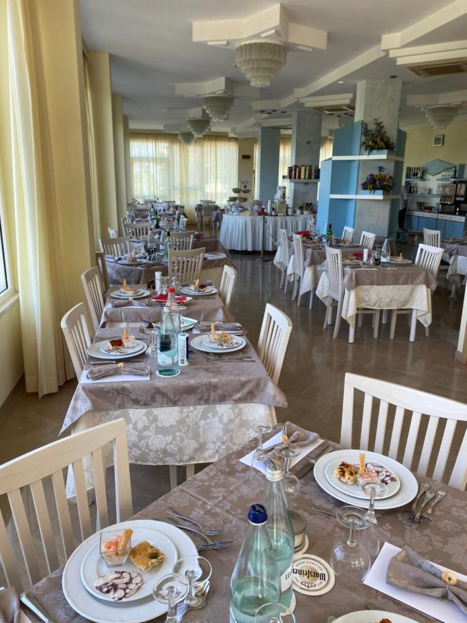 Hotel Pari Misano Adriatico Esterno foto