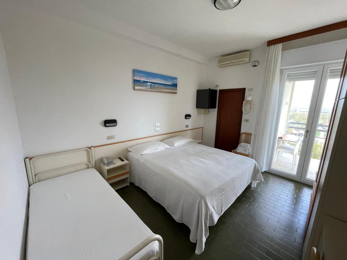 Hotel Pari Misano Adriatico Esterno foto